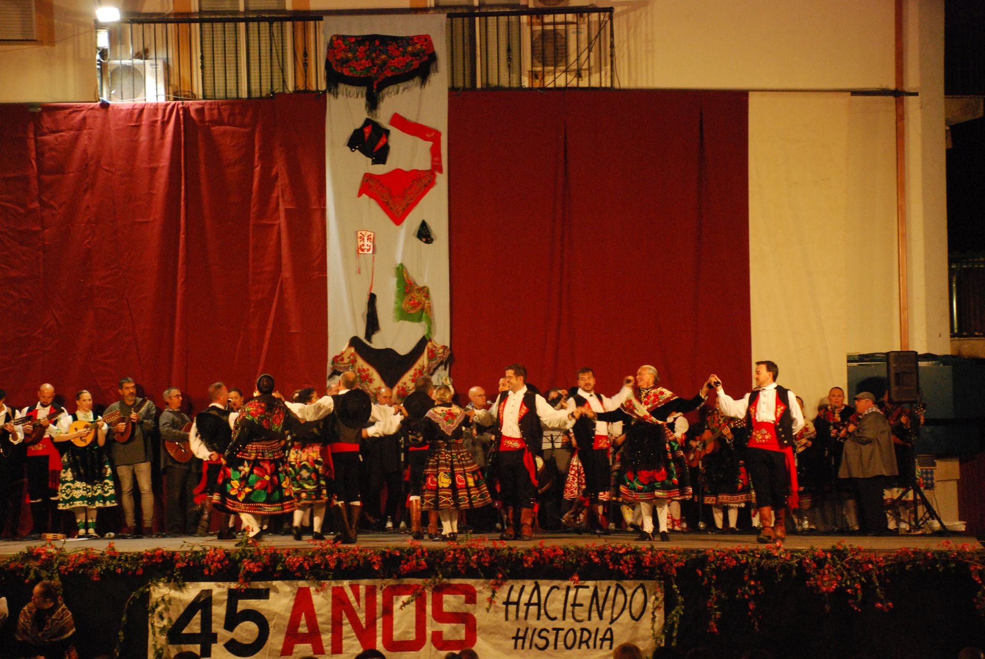 Un homenaje al folclore en imágenes