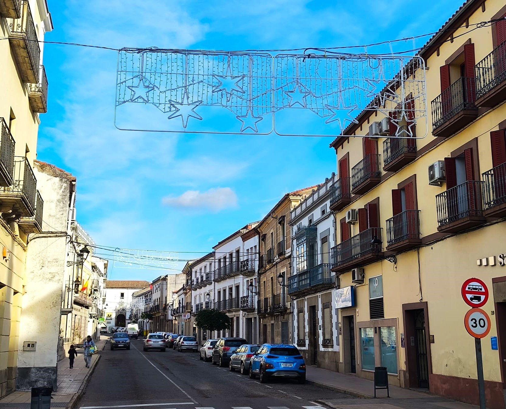 Instalada ya el alumbrado navideño en las diferentes calles de la ciudad.