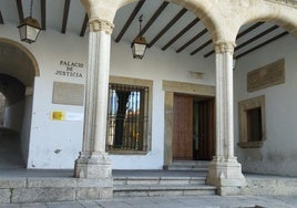 Una de las entradas del Tribunal de Instancia