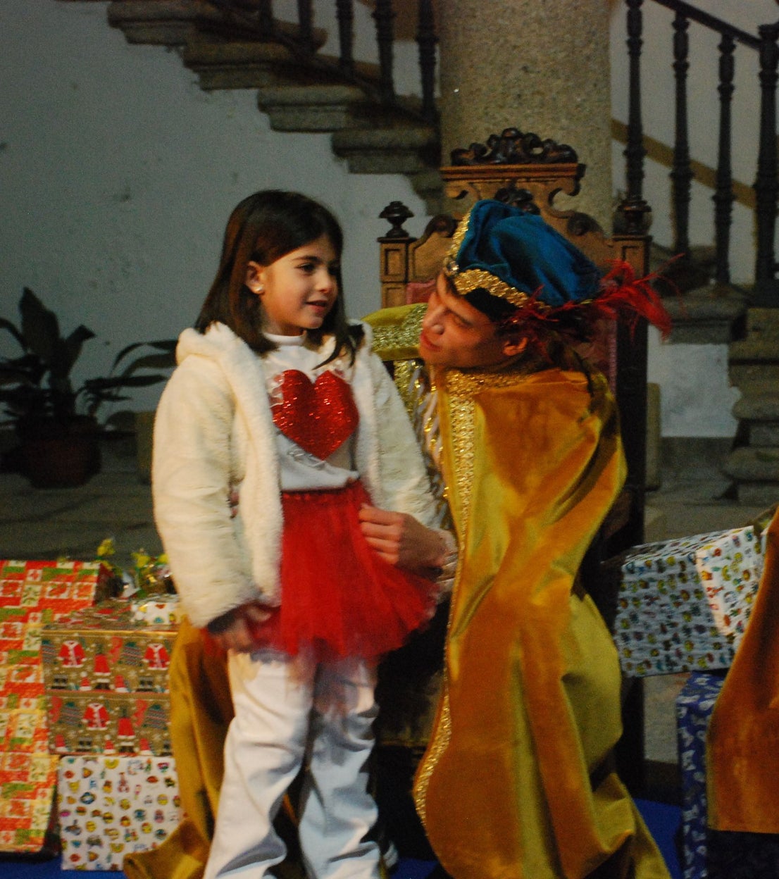 Más de 220 menores entregan sus cartas a los pajes de los Reyes Magos