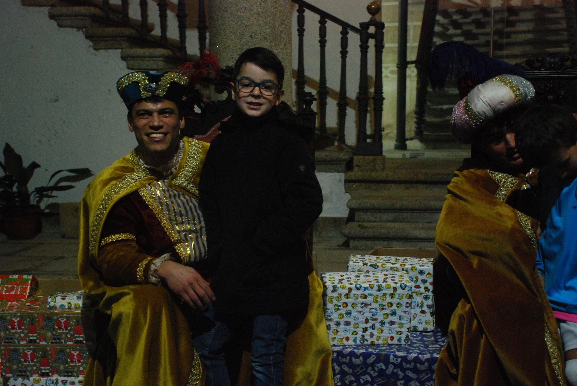 Más de 220 menores entregan sus cartas a los pajes de los Reyes Magos