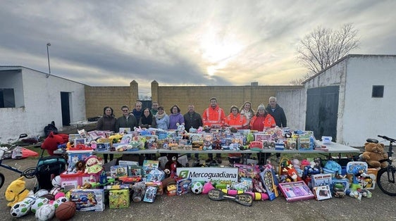 La convivencia solidiaria 'Regala un juguete' obtiene 500 regalos