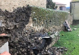 Uno de los muros dañados por el temporal.
