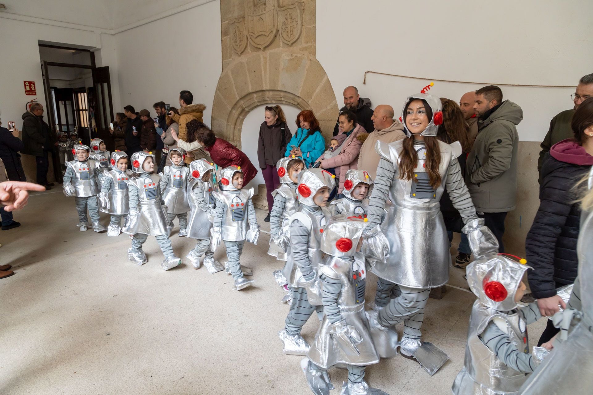El colegio María de la Paz Orellana va de 'Trujillo a la Luna' en su desfile de Carnaval