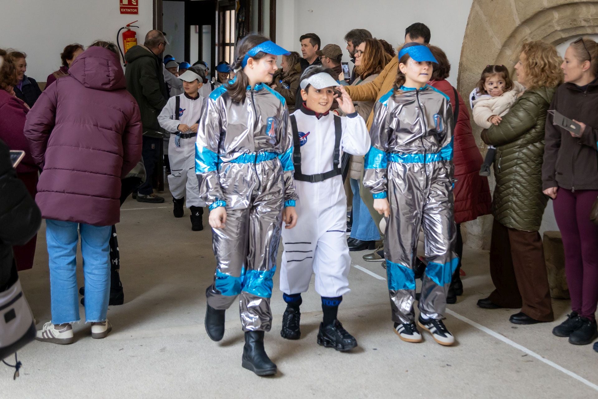 El colegio María de la Paz Orellana va de 'Trujillo a la Luna' en su desfile de Carnaval