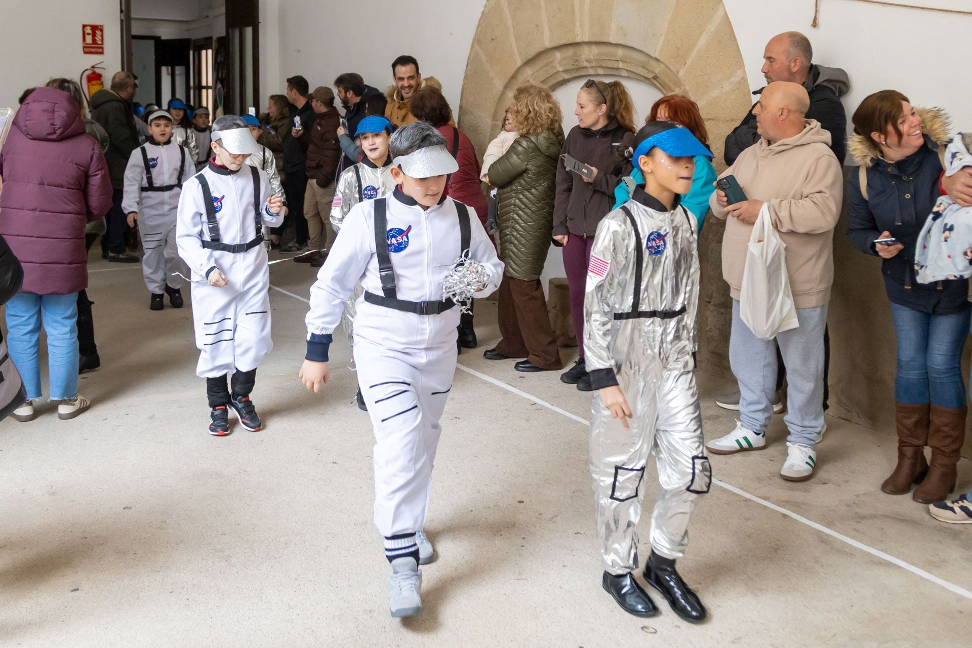 El colegio María de la Paz Orellana va de 'Trujillo a la Luna' en su desfile de Carnaval