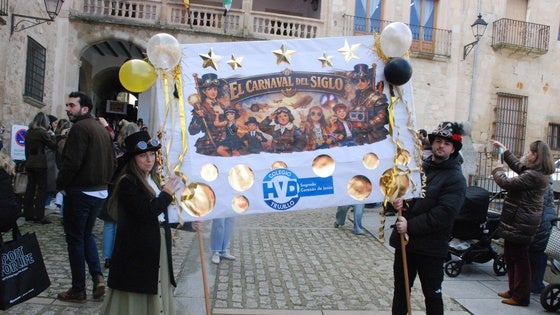 El Sagrado Corazón de Jesús lleva a cabo un desfile basado en 'El Carnaval del Siglo'