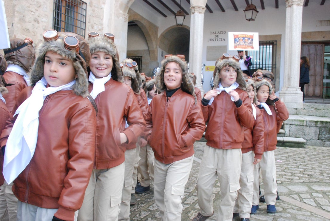El Sagrado Corazón de Jesús lleva a cabo un desfile basado en 'El Carnaval del Siglo'