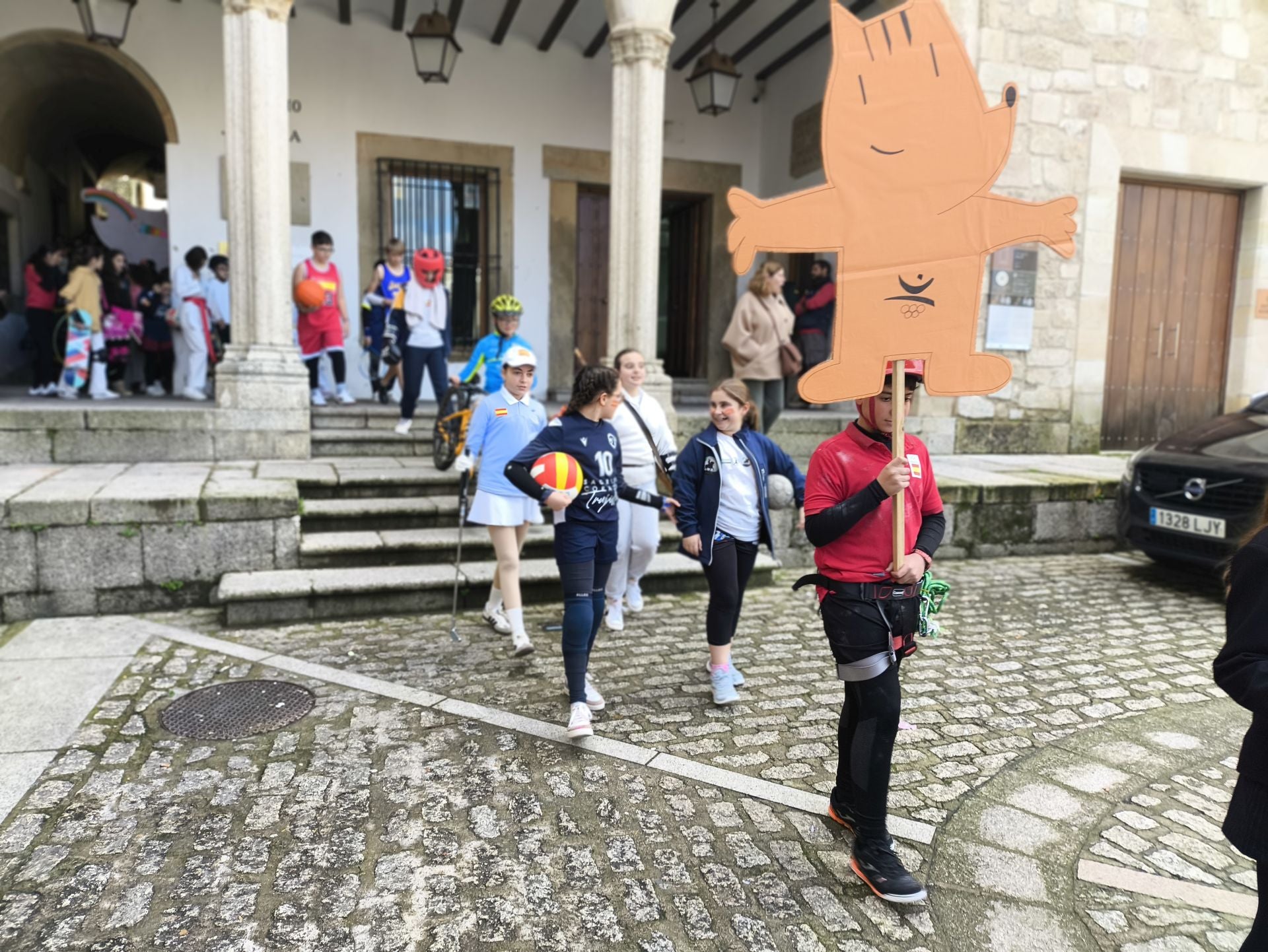El Sagrado Corazón de Jesús lleva a cabo un desfile basado en 'El Carnaval del Siglo'