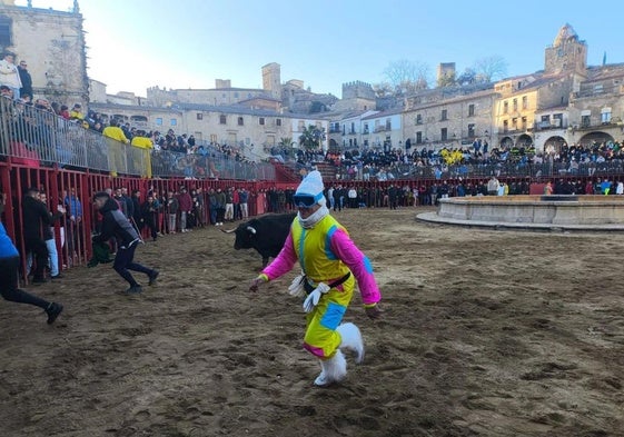 Uno de los aficionados en la capea de ayer.