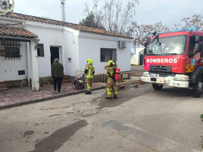 Gran susto en la calle Hernán Cortés, por el incendio en una vivienda