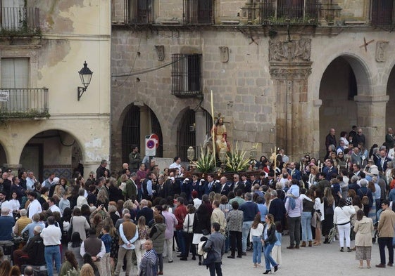 La burrina en su paso por la plaza Mayor