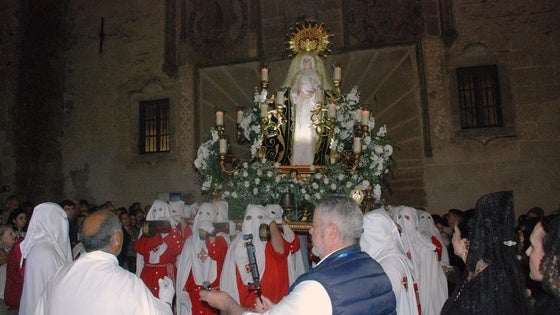 Devoción y recogimiento con las procesiones del Los Pasos y 'Camino hacia el Calvario'