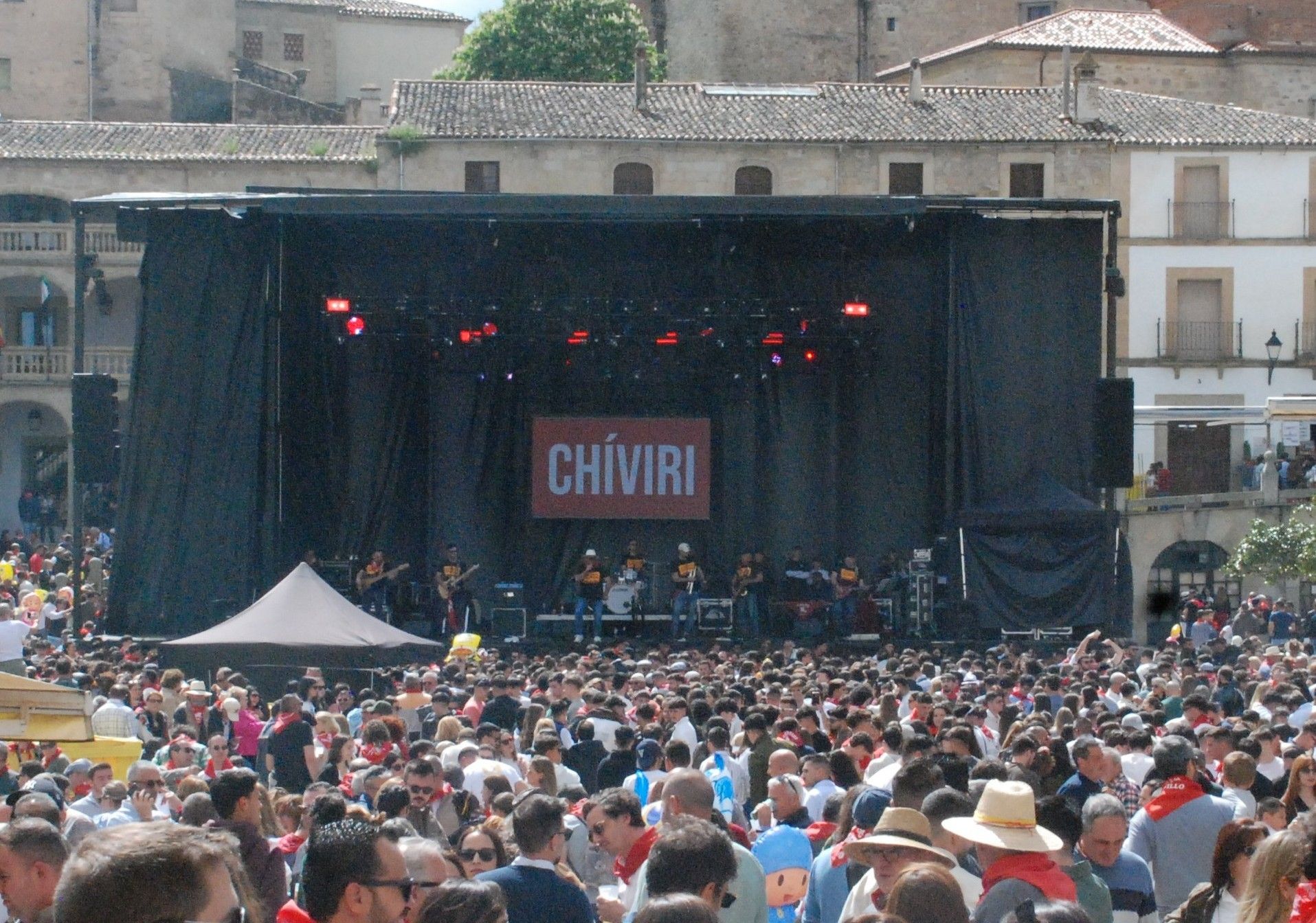 La plaza Mayor, durante la fiesta del Chíviri.