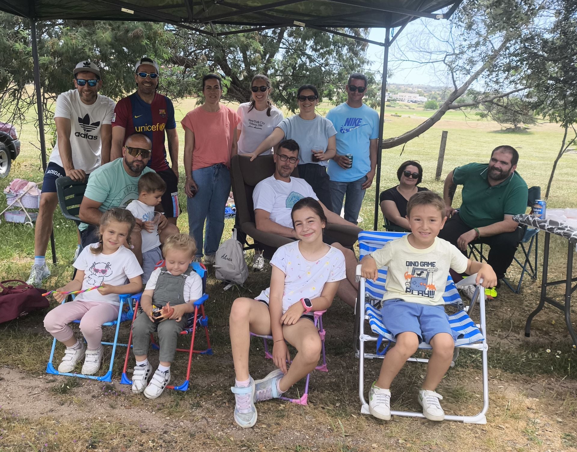 La romería del Cristo de la Vida, en Huertas de Ánimas, con decenas de grupos de amigos y familiares