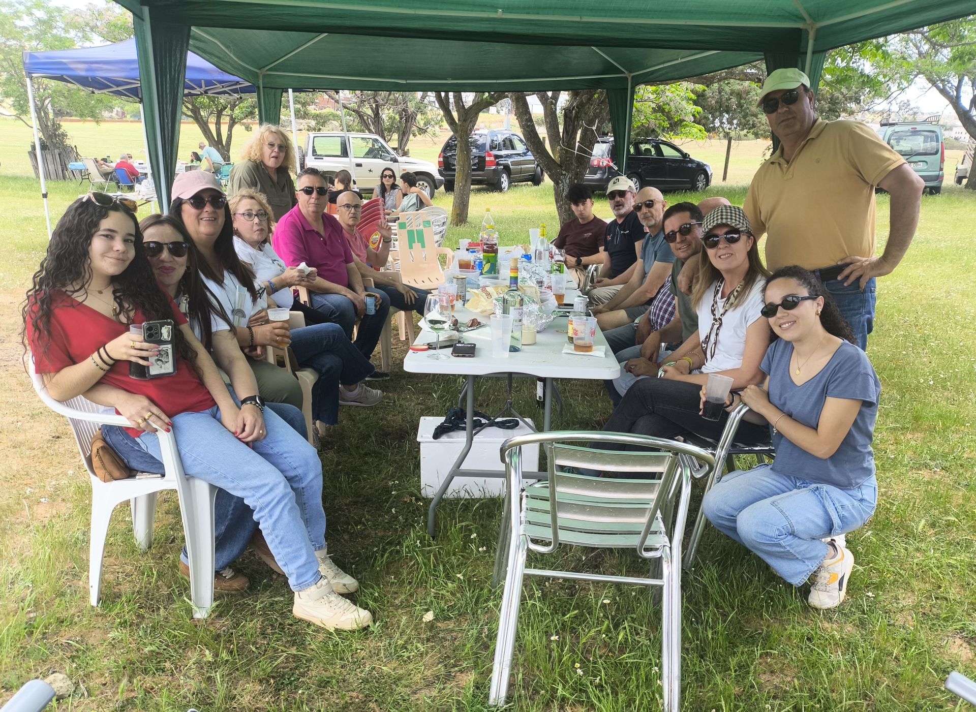La romería del Cristo de la Vida, en Huertas de Ánimas, con decenas de grupos de amigos y familiares