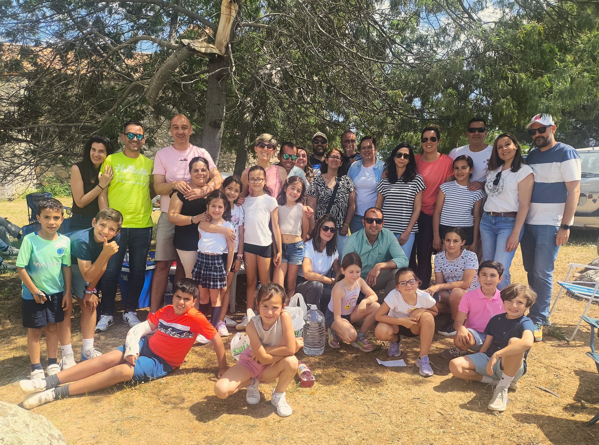 La romería del Cristo de la Vida, en Huertas de Ánimas, con decenas de grupos de amigos y familiares