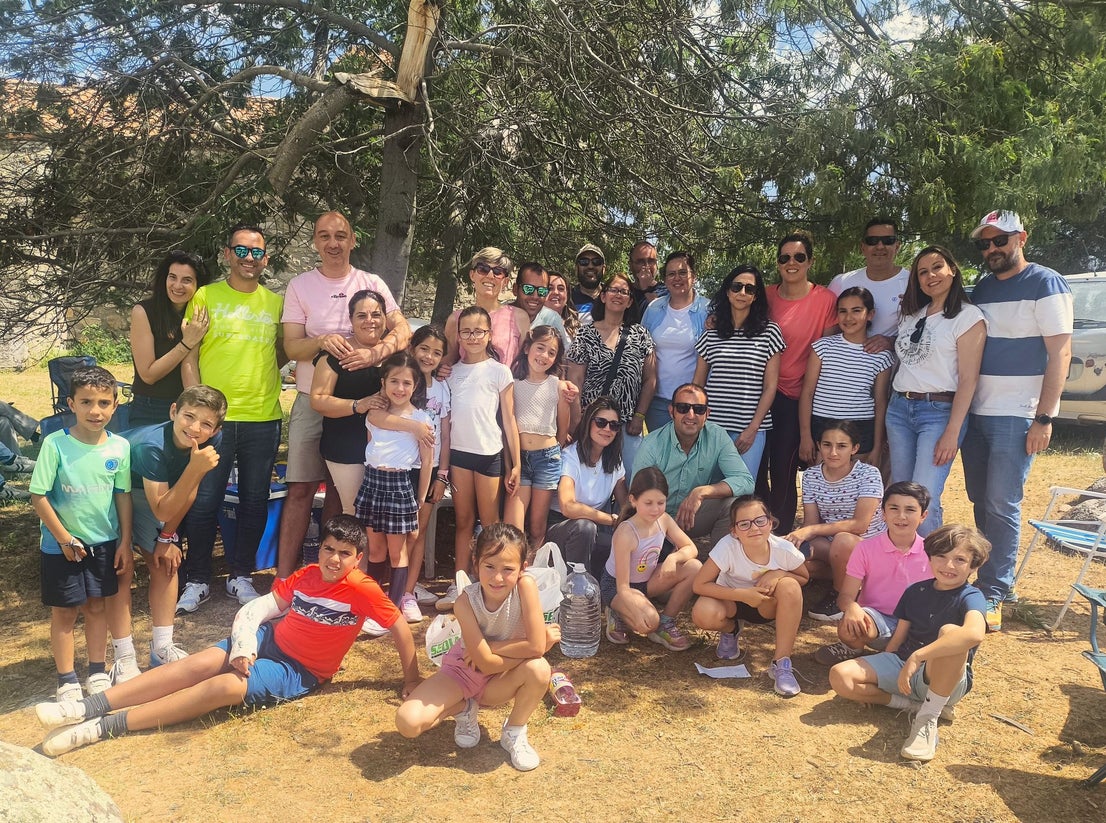 La romería del Cristo de la Vida, en Huertas de Ánimas, con decenas de grupos de amigos y familiares