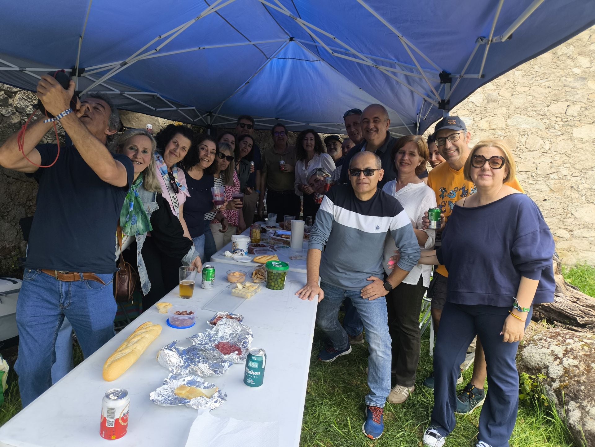 La romería del Cristo de la Vida, en Huertas de Ánimas, con decenas de grupos de amigos y familiares