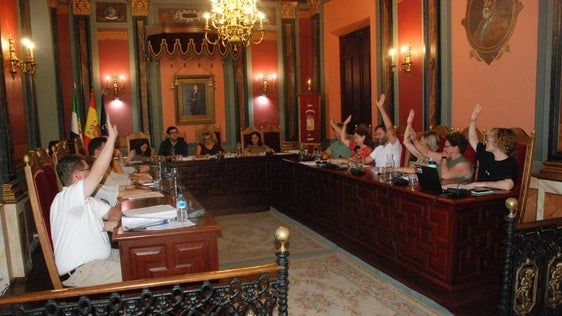 La oposición reprueba a la alcaldesa y a la concejala de Cultura por «la deficiente gestión municipal»
