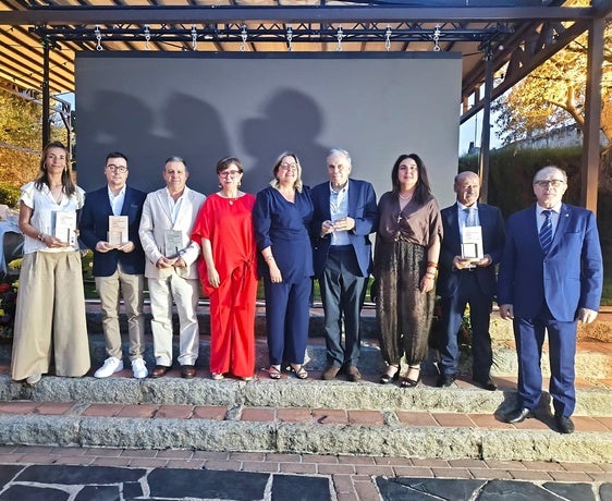 Premiados junto a las autoridades