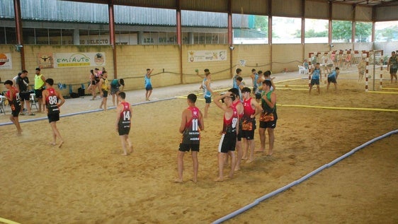 El torneo de balonmano playa vuelve con 750 participantes