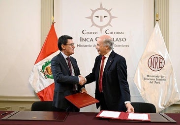 Firma del acuerdo entre los representantes de ambas instituciones