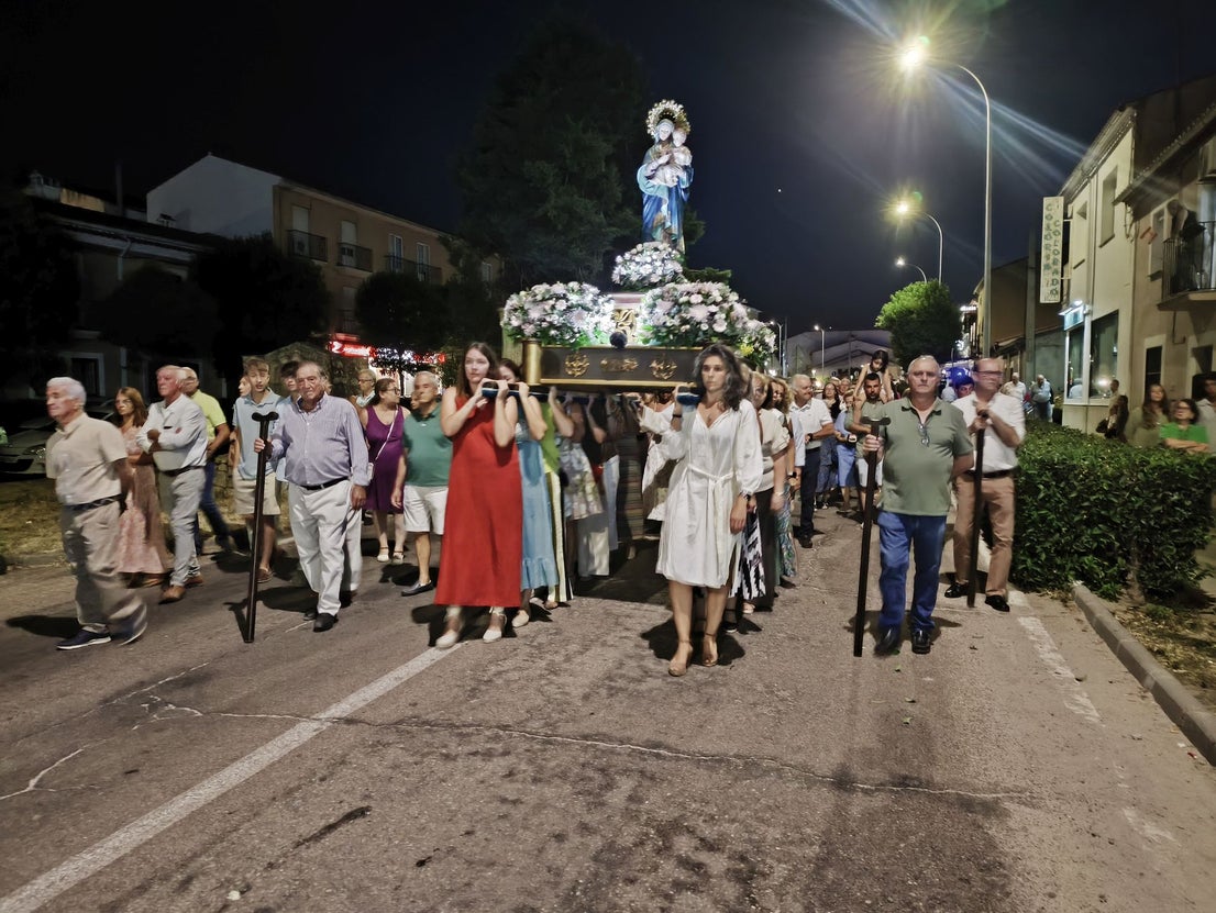 La procesión de La Piedad acoge a numerosas personas