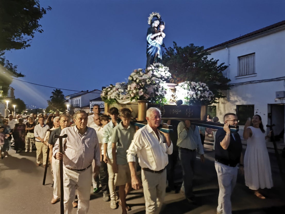 La procesión de La Piedad acoge a numerosas personas