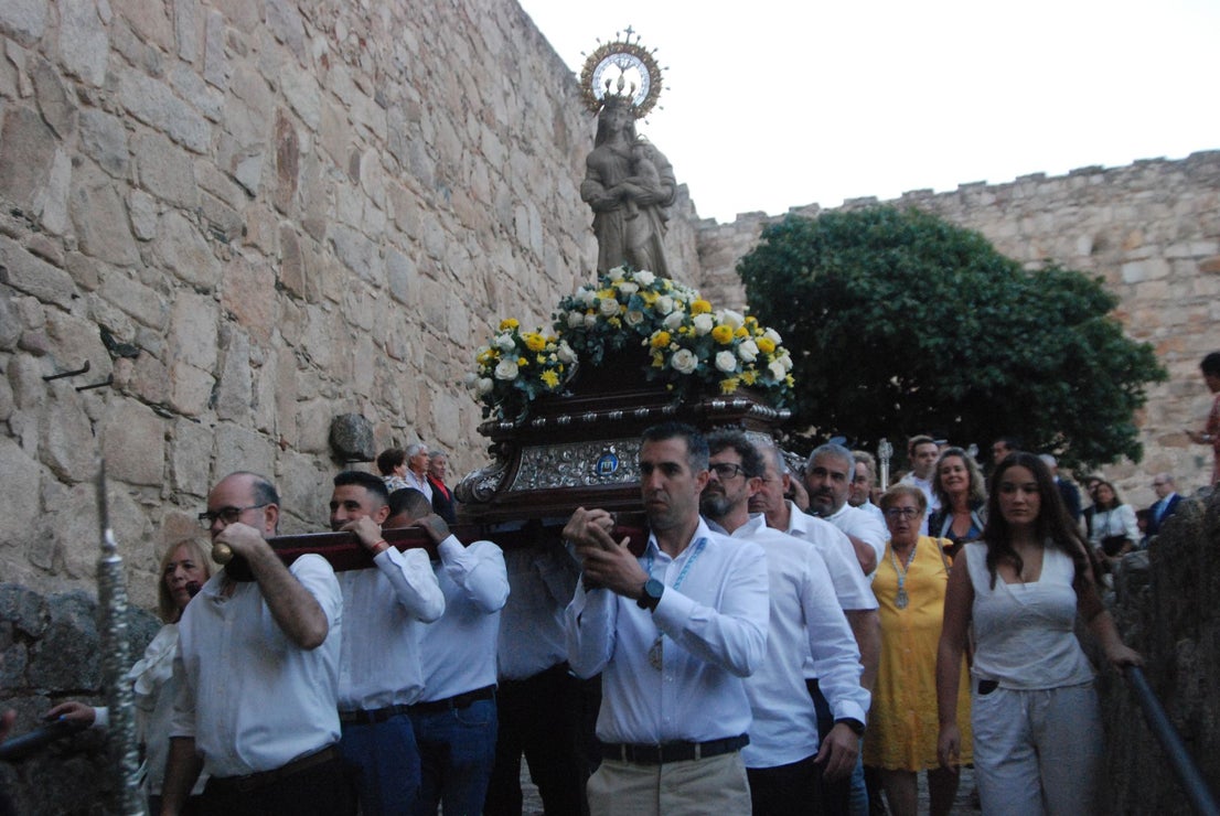 La Patrona llega a la iglesia de San Martín