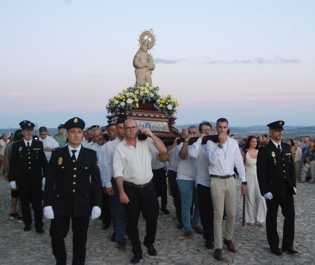 La Patrona llega a la iglesia de San Martín