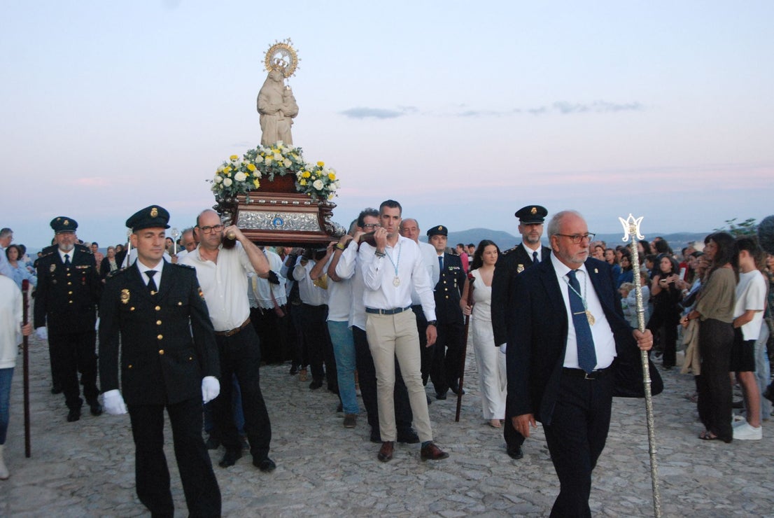 La Patrona llega a la iglesia de San Martín
