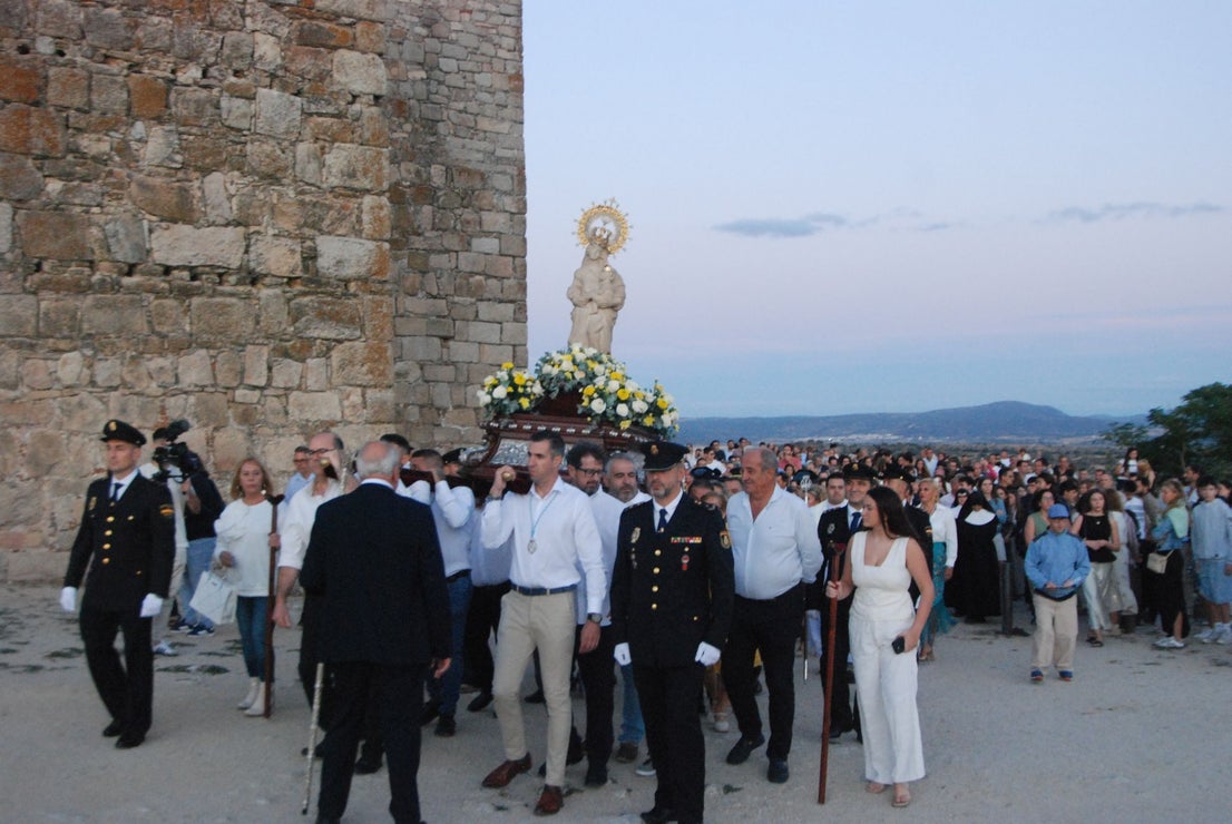 La Patrona llega a la iglesia de San Martín