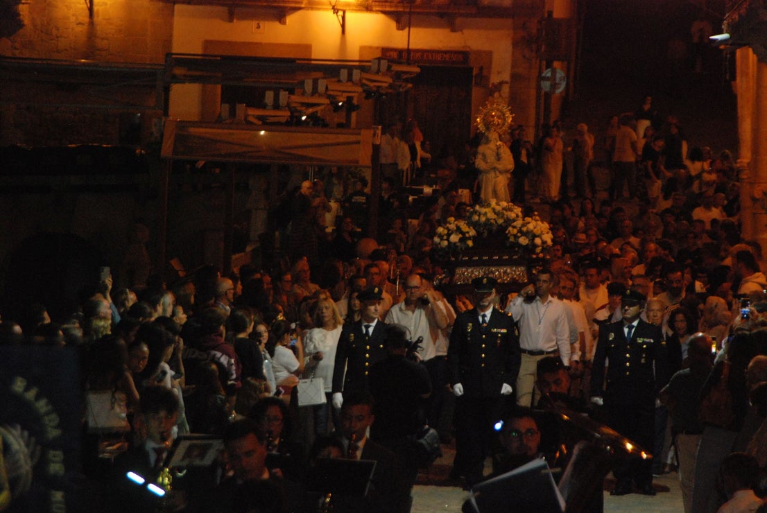 La Patrona llega a la iglesia de San Martín