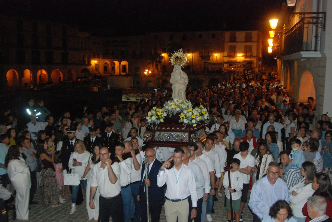 La Patrona llega a la iglesia de San Martín