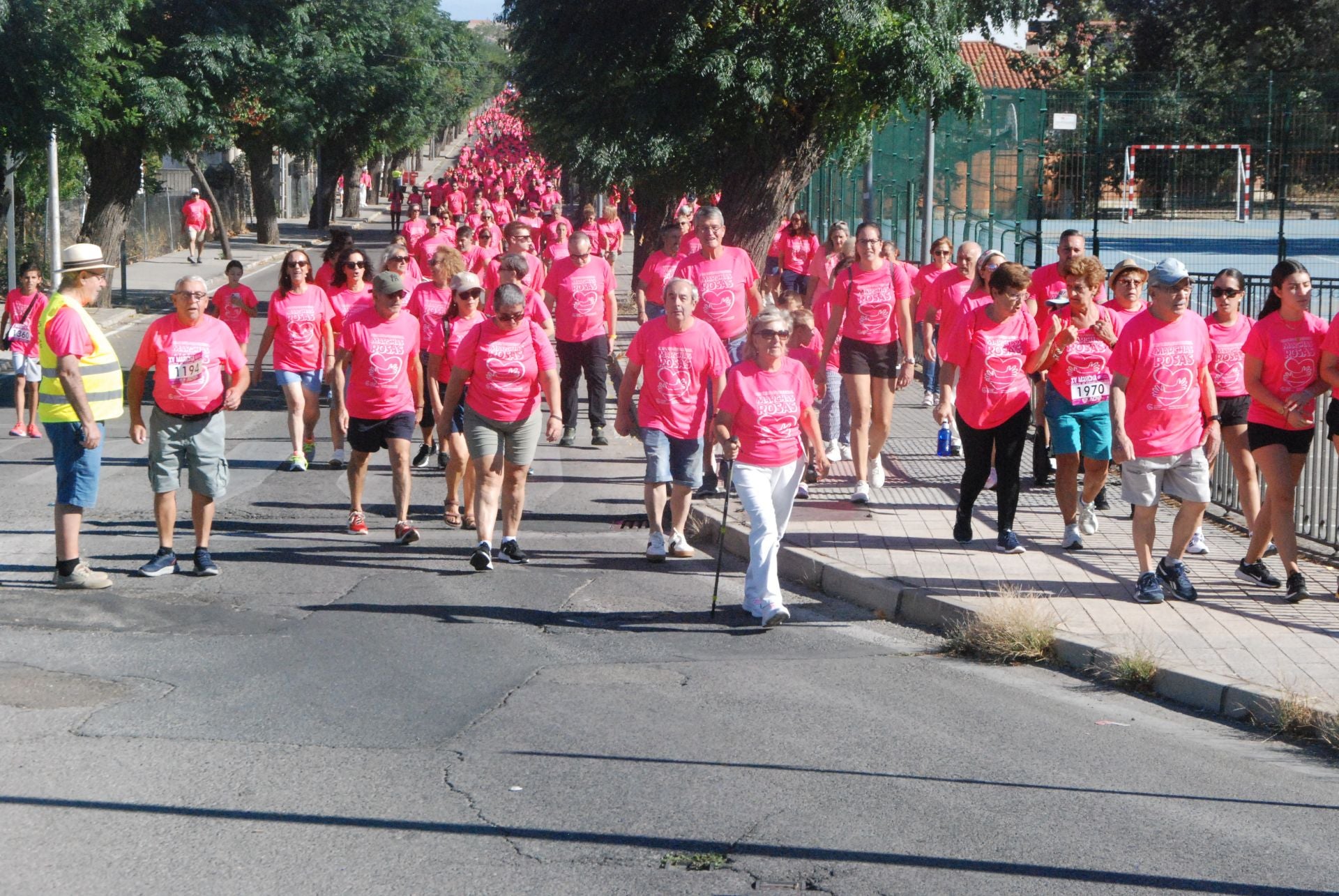 Imagen principal - La Marcha contra el Cáncer consigue 2.135 apoyos