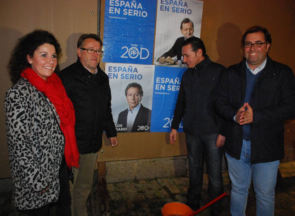 Casero en la pegada de carteles con los diputados regionales. 