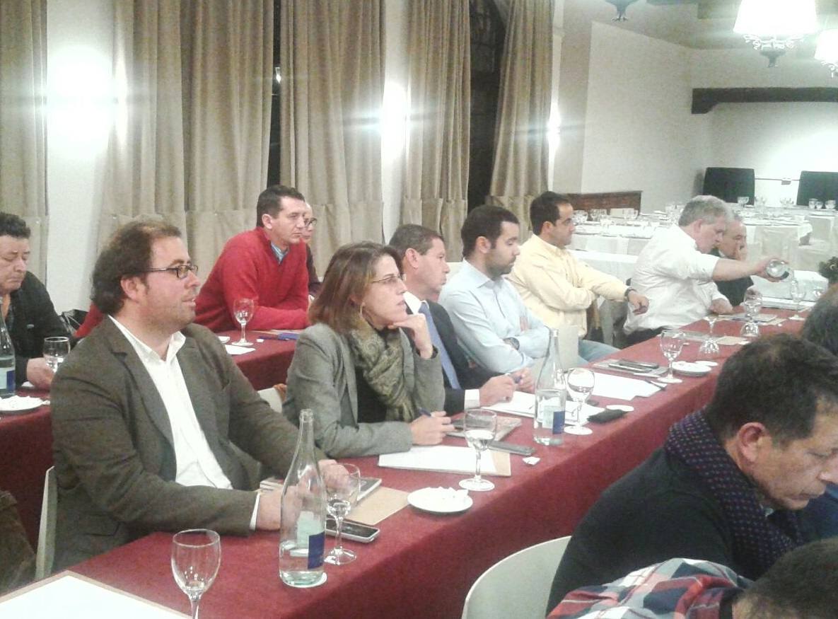 El alcalde, junto a representantes de otros municipios que forman parte de esta red 