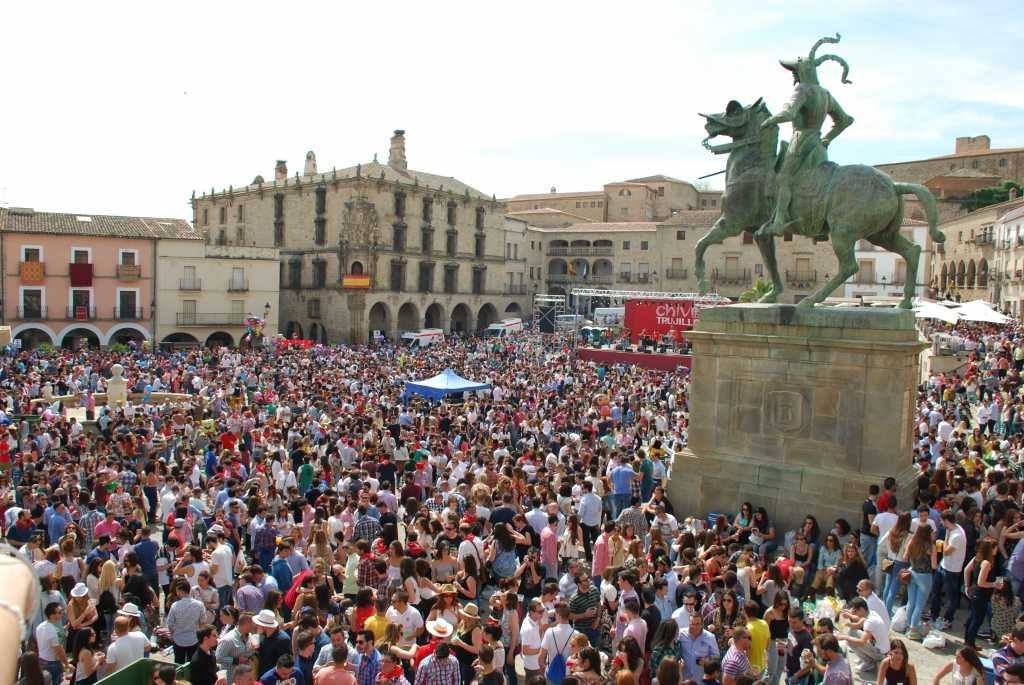 La plaza Mayor durante la fiesta del Chíviri 
