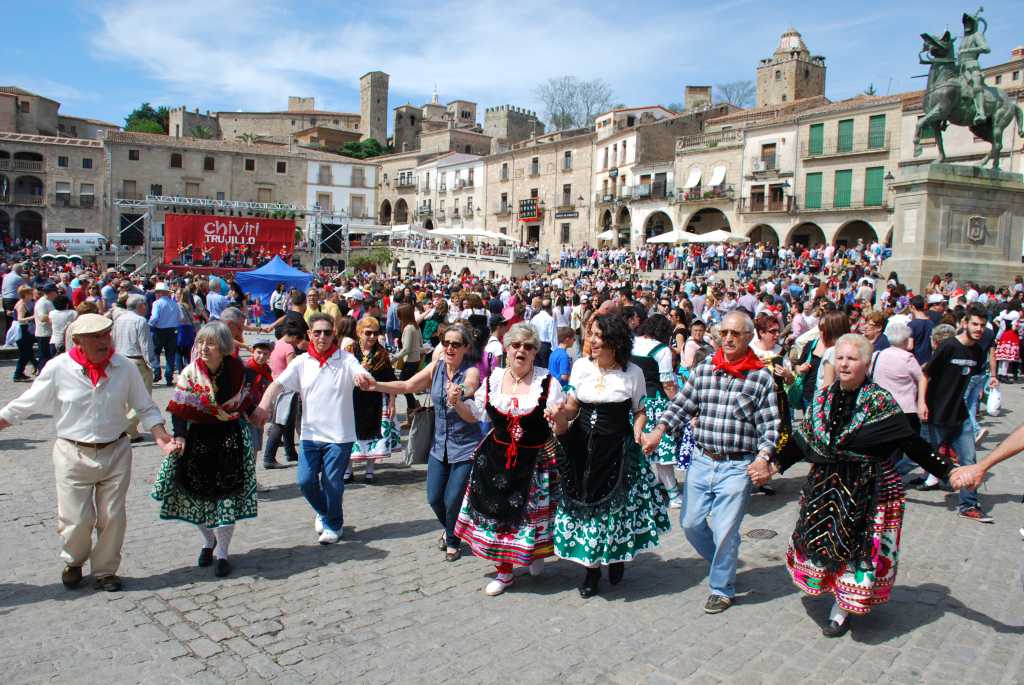 La Orquesta Pizarro y Muérdago Folk, la música en el Chíviri