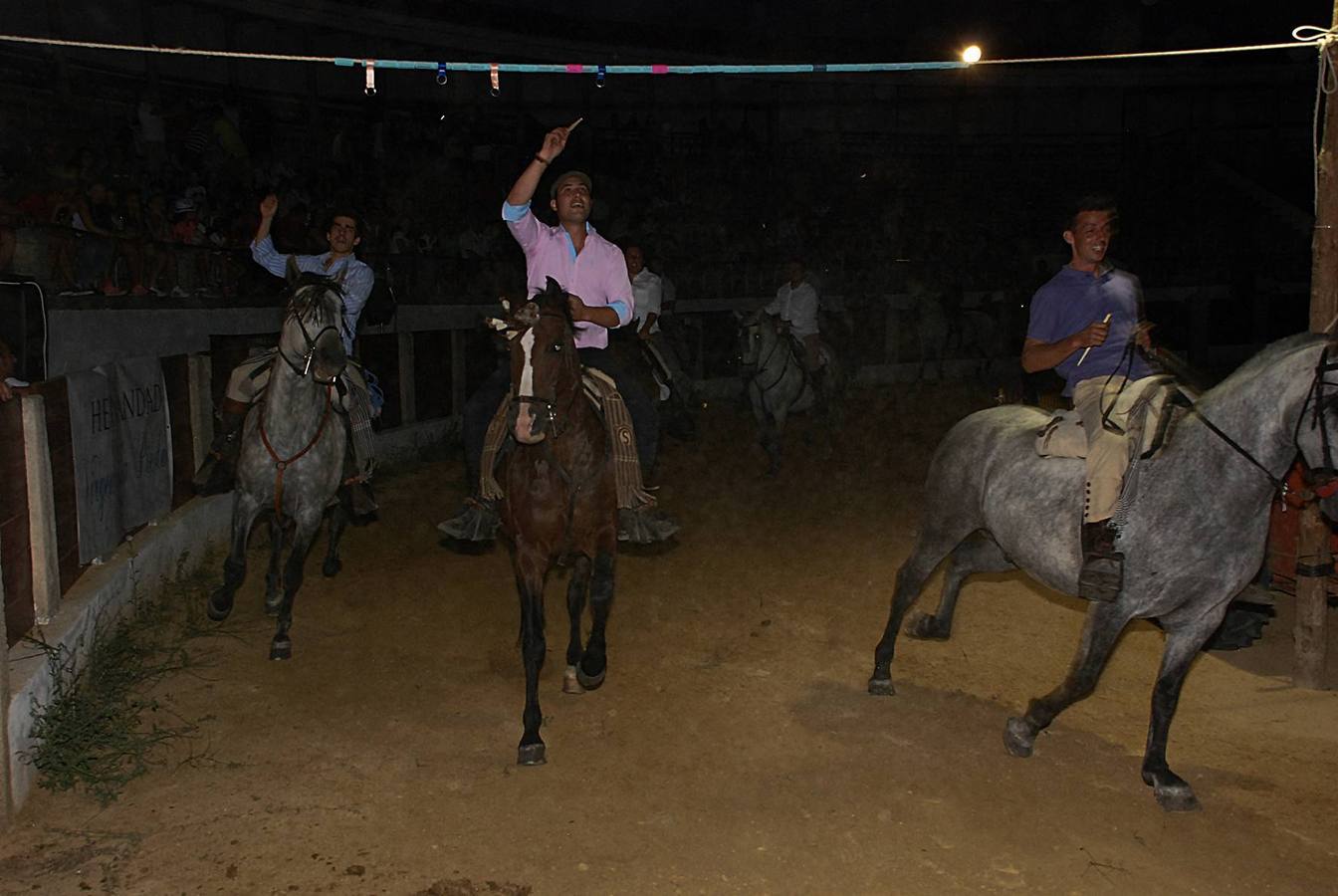 La carrera de cintas con algunos participantes 