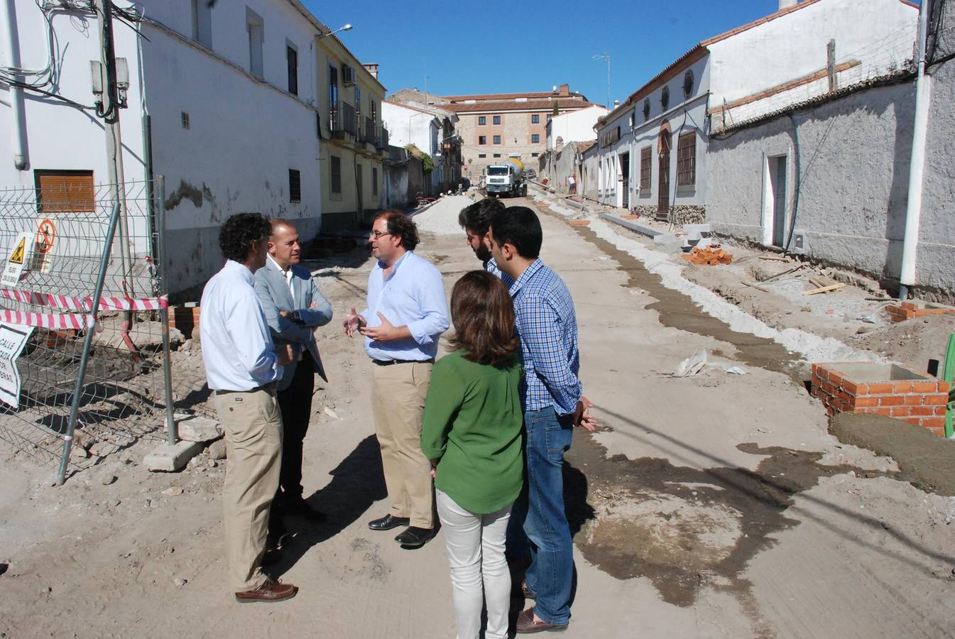 Diputados populares y del equipo de Gobierno local, junto a las obras de la calle Atayala, gestionadas por Diputación 