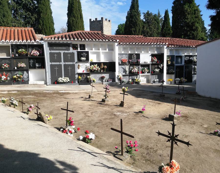 Uno de los puestos está destinado al cementario 