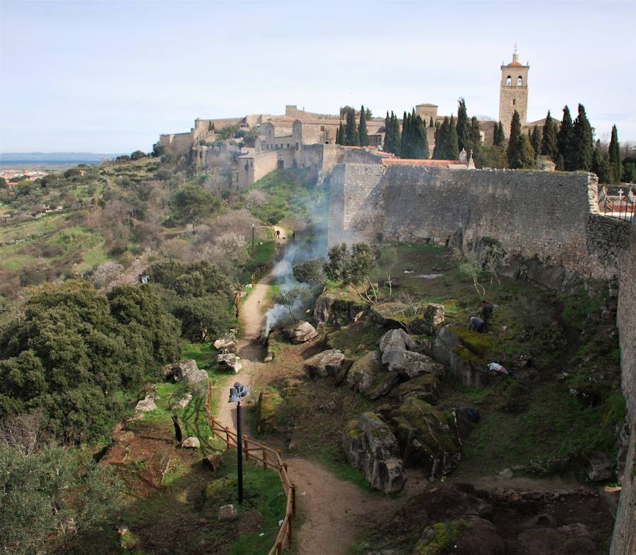 Paseo existente junto  a la muralla 