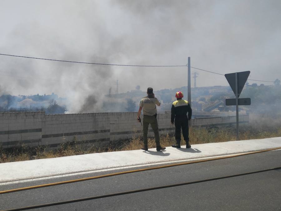 Susto por un incendio junto al polígono industrial La Dehesilla