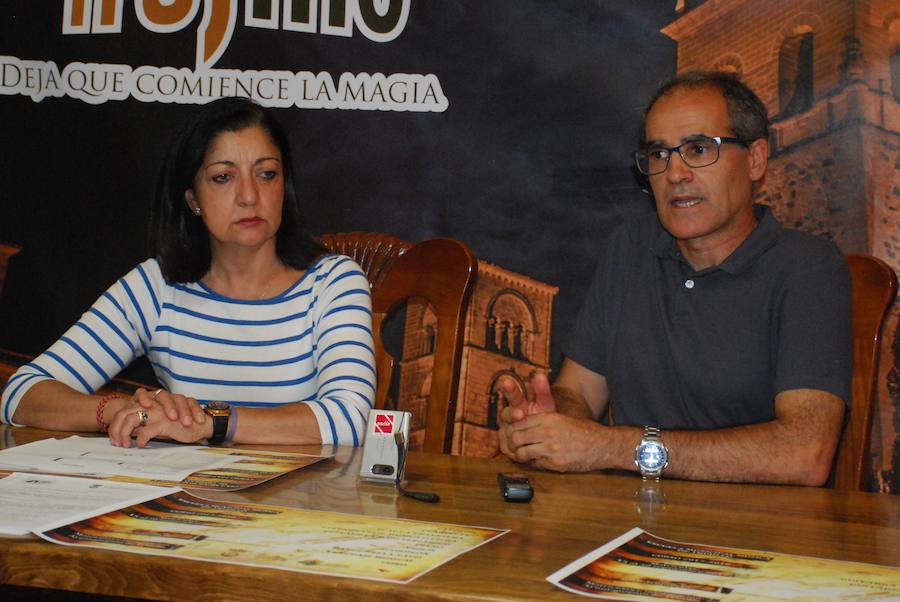 La concejala Consuelo Soriano y su director, Juan Francisco Mateos 