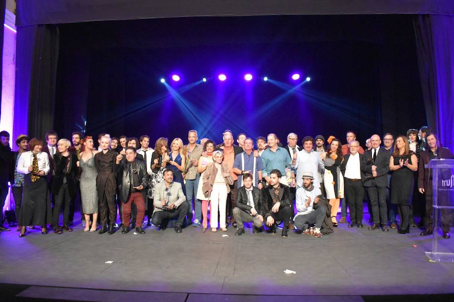 Foto familia de los premiados tras la gala 