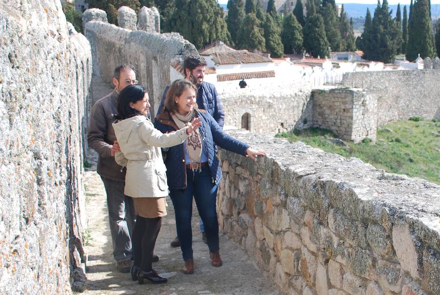 Los ediles en la visita realizada a este paseo de ronda 