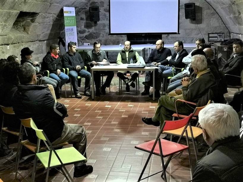 La Asociación de Empresarios en los bajos del Ayuntamiento 