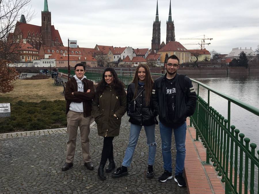 Alumnos participantes ya en Polonia CEDIDA